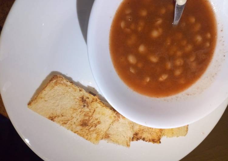 Stewed baked beans