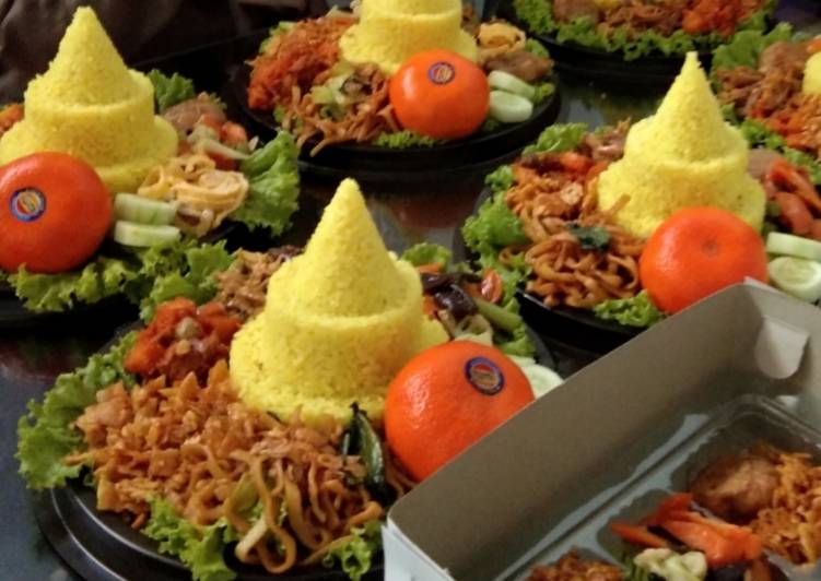 Nasi Kuning u/ Tumpeng Mini