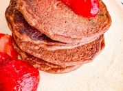Una foto de pancakes de avena y cacao