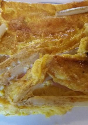 Foto principal de Tortilla francesa rellena de espárragos