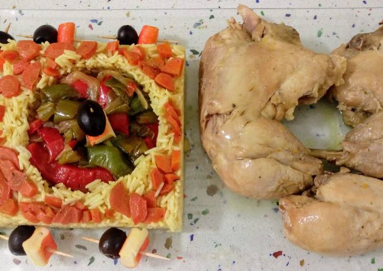 Pollo en salsa con arroz salteado de verduras y pinchitos de surimi