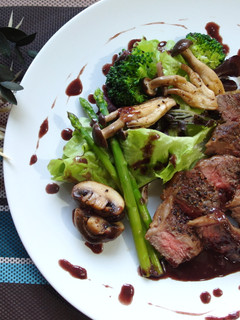【牛肉料理】牛小排佐紅酒醬 的食譜成品照片