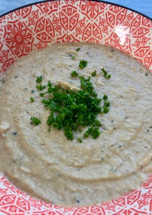 Une photo de Baba ganoush d'aubergine