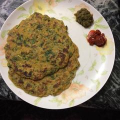 A picture of Makki/ maize methi dosa.