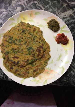 A picture of Makki/ maize methi dosa.