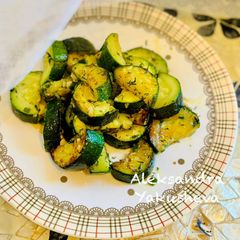 A picture of Zucchini with garlic and dill as a side dish.