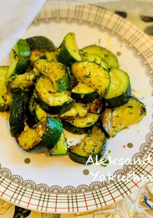 A picture of Zucchini with garlic and dill as a side dish.