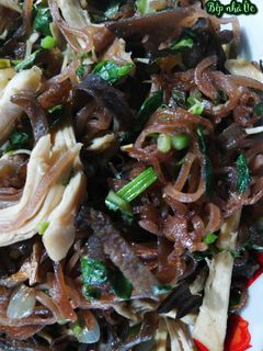 Hình của món 🍝Hủ tiếu gạo lứt đỏ xào Gà mộc nhĩ 😁.