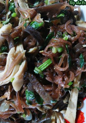 Hình của món 🍝Hủ tiếu gạo lứt đỏ xào Gà mộc nhĩ 😁.