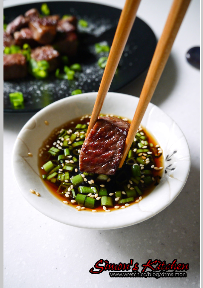和風骰子牛小排佐和風燒肉沾醬 的食譜成品照片