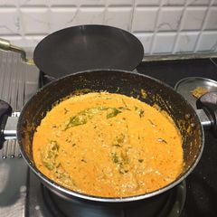 A picture of Mirchi Salan with yogurt.