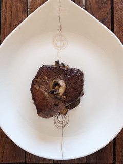 Una foto de Filete al vino tinto y champiñones