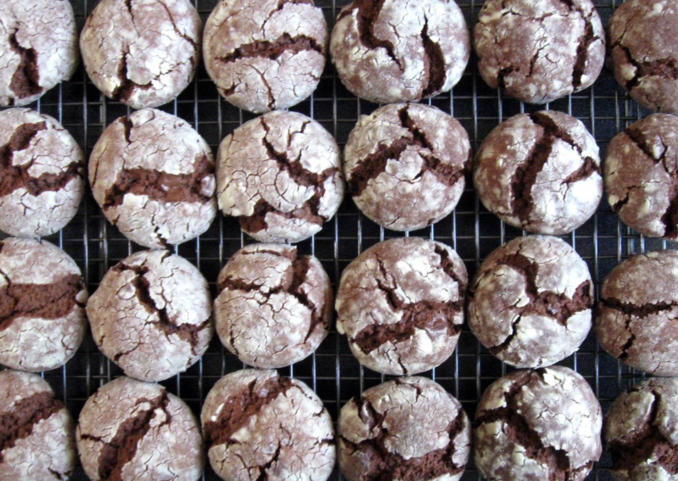 Cracked Chocolate Cookies