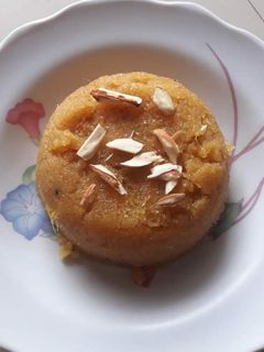 मैंगो सूजी हलवा (mango suji halwa recipe in Hindi) रेसिपी मुख्य फोटो