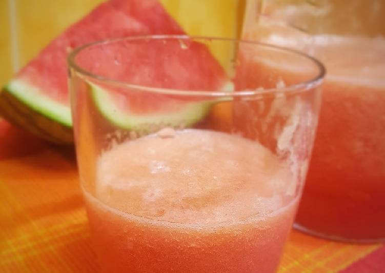 Smoothie de sandía, piña y pomelo