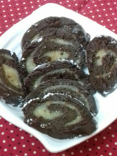 कोकोनट चॉकलेट स्विस रोल (coconut chocolate swiss roll recipe in Hindi) रेसिपी मुख्य फोटो