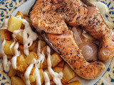 Salmón especiado con patatas y cebolla