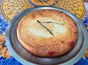 Une photo de gâteau léger aux fruits