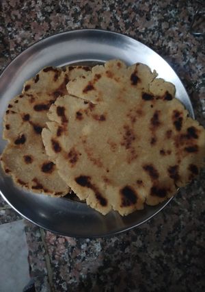 A picture of Gur (jaggery) Mithi roti.