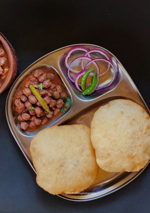 A picture of Chole Bhature.