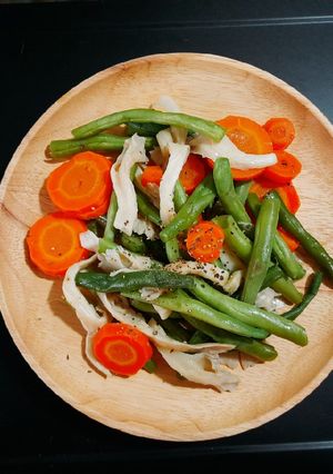 Hình của món Đậu que cà rốt xào nấm.