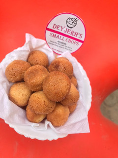 A picture of Chewy coconut milk balls(gullisuwa).
