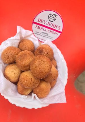 A picture of Chewy coconut milk balls(gullisuwa).