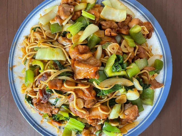 Langkah Mudah untuk Membuat Resep Bakmi Goreng Ayam &amp;amp; Pokcoy | mediocrecook malewife yang Uenak Anti Ribet, Uenak Banget