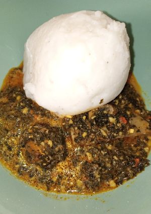 A picture of Tuwon shinkafa with bitter leaf soup🍛.