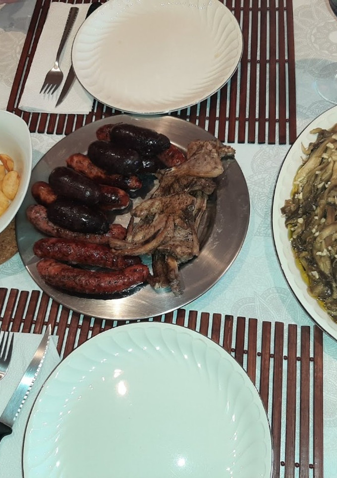 Una foto de Plato combinado de productos de la tierra