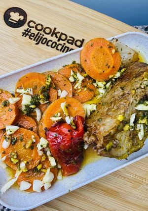 Una foto de ROAST BEEF AL WORK CON CURRY Y PROVENZAL 🥘🥩🥘🧂🍽️🍷