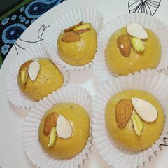 A picture of Besan ke laddu.
