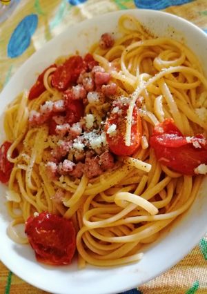 Foto di Linguine con pomodorini e pancetta croccante