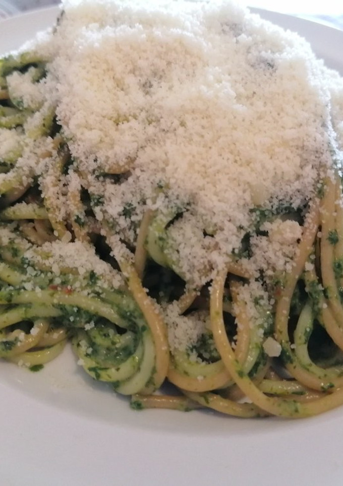 Una foto de 69. Espaguetis con espinacas en salsa blanca / Thermomix