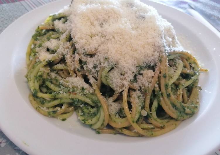 69. Espaguetis con espinacas en salsa blanca / Thermomix