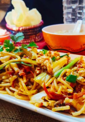 A picture of Chicken chow mein.