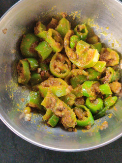 हरी मिर्च की सब्जी (Hari mirch ki sabzi recipe in Hindi) रेसिपी मुख्य फोटो