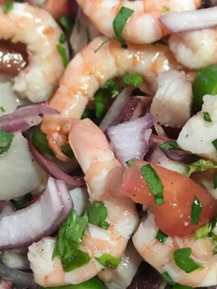 Una foto de Ensalada camarones