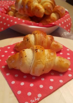 Köményes kifli 🥐 recept fotója
