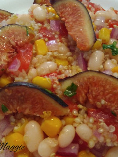 Una foto de Ensalada de judías con quinoa e higos