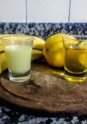 Una foto de Licor de banana y crema de limón