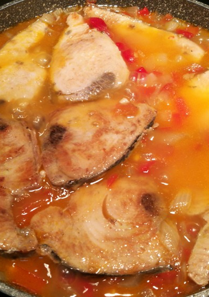 Una foto de Bonito en salsa