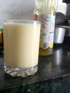 મિલ્ક શેક (Milkshake Recipe In Gujarati) રેસીપી મુખ્ય ફોટો