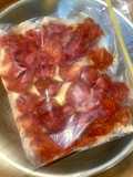 تجميد صوص البيتزا 🍕 في صواني مكعبات الثلج 🧊