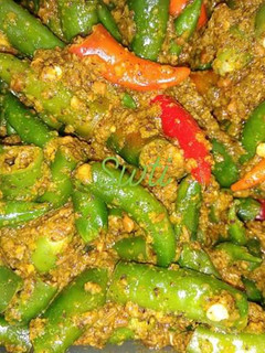 A picture of Green chilli pickle.
