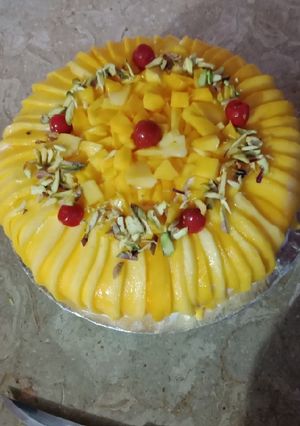 A picture of Mango tres leches Cake.