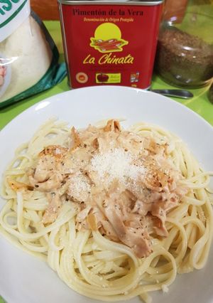 Una foto de Tallarines con crema de pimentón ahumado
