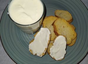 Una foto de Queso crema caserito👌