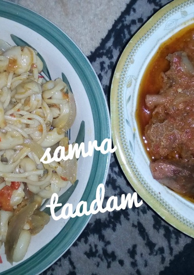 A picture of Jollof macaroni with stew.