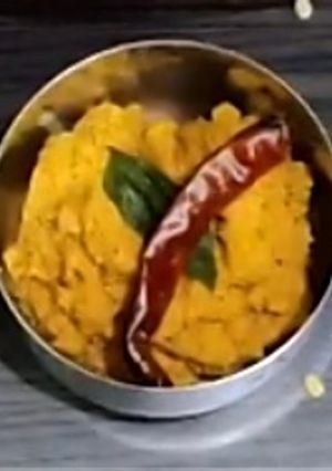 A picture of Coconut & red chilli chutney.